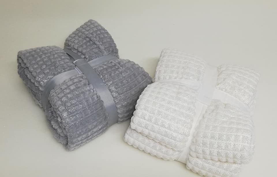 Eh' Gia Kuscheldecke in silber/grau 130 x 160 cm
