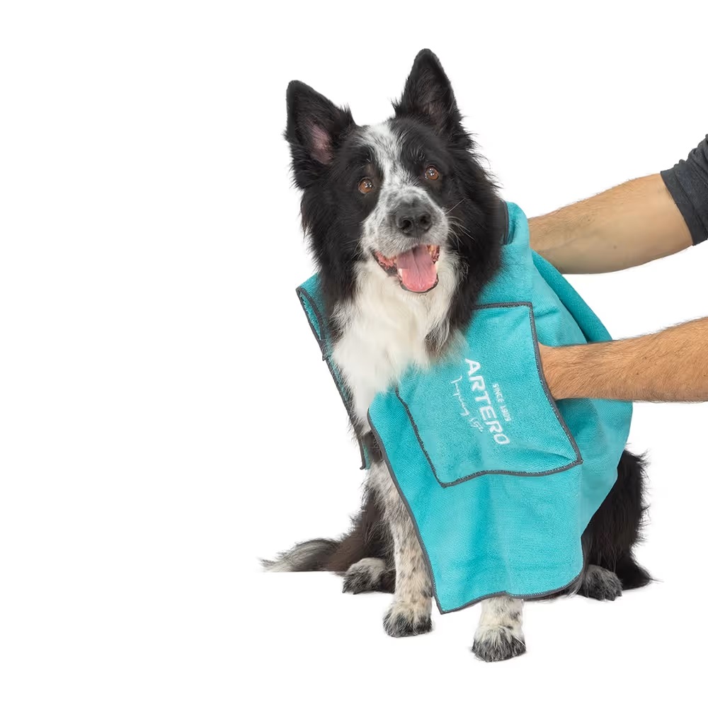 Artero Zumba Handtuch 100 x 50 – Mikrofaser-Handtuch für Hunde und Katzen, mit Eingrifftaschen