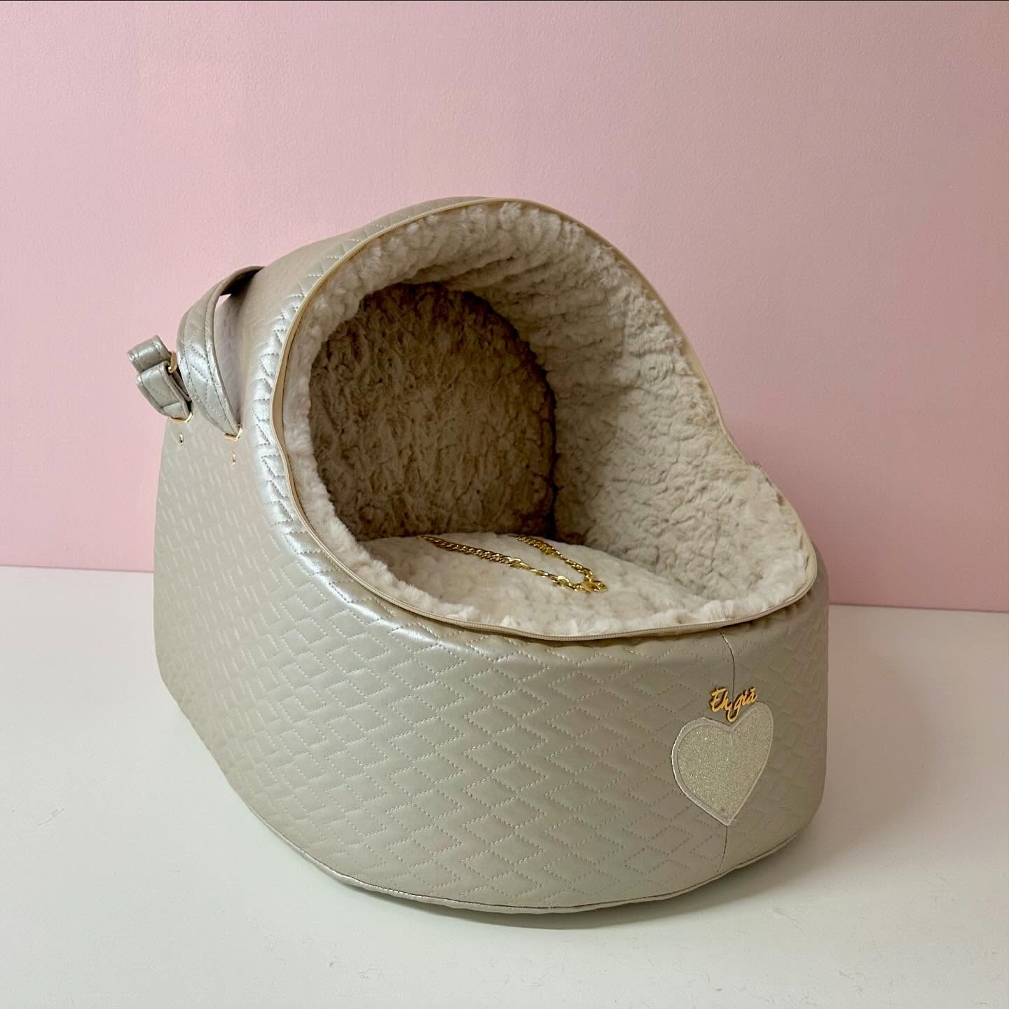 Eh ' Gia Igloo Car